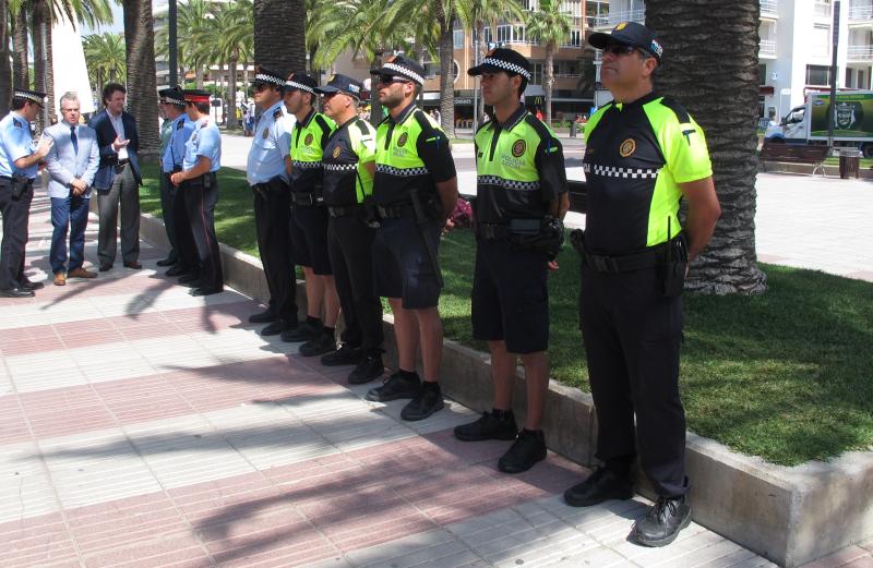 Los agentes de la Polic&iacute;a de Playa de Salou.