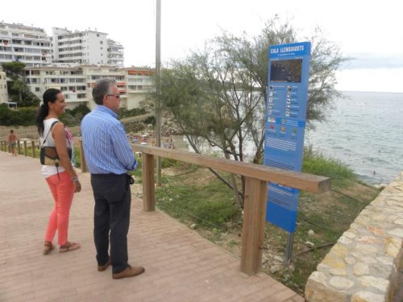 Les cales i les platges de Salou llueixen nova senyalitzaci&oacute; tur&iacute;stica
