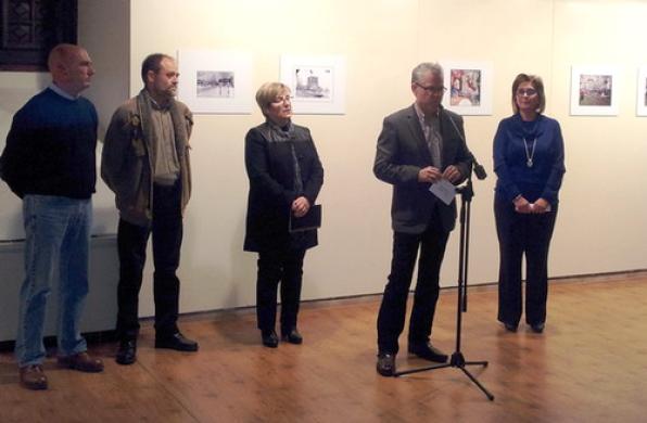 Imagen de la presentación de la exposición en la Torre Vella.