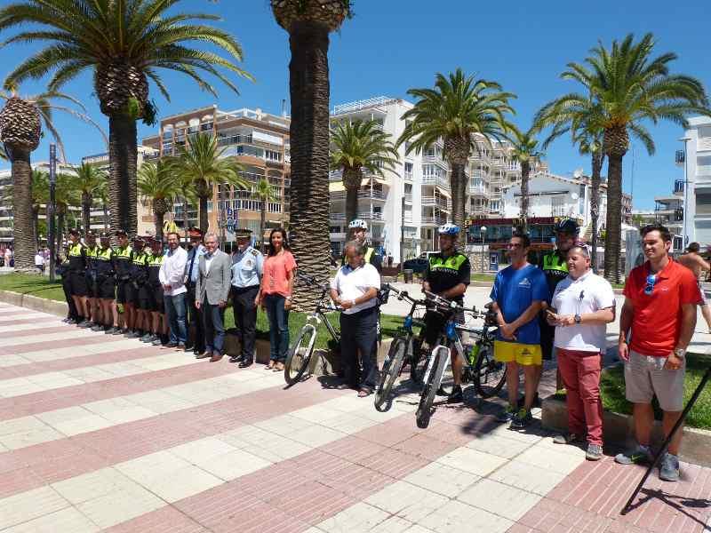 El alcalde y concejales de Salou presentan la comisar&iacute;a de playa