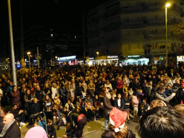 Moment de l'encesa de la il·luminació nadalenca a Salou