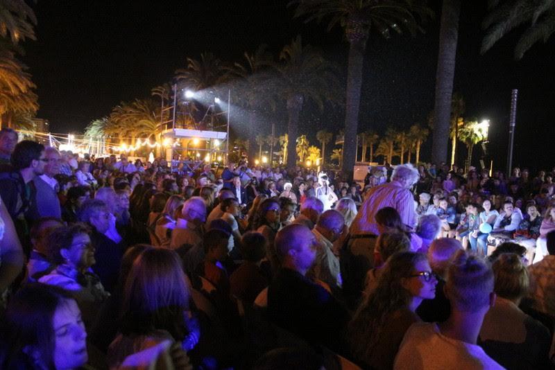 M&eacute;s de 1.500 persones assisteixen a la passarel&middot;la de moda de Salou