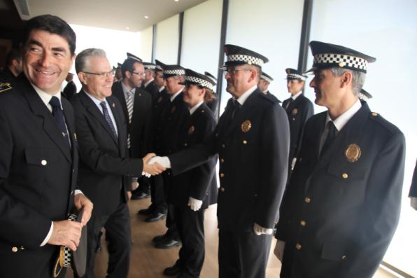 Saludo a los agentes de la Guarida Urbana de Salou