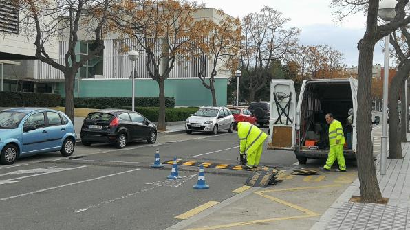 The Local Police renews speed bumps in schools