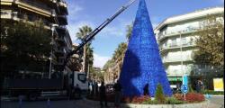 Las fiestas iluminan el municipio, que prepara el Mercado de Navidad