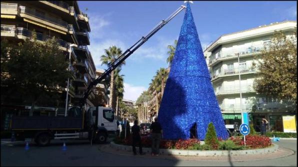 "Arbre" de Nadal que s'instal·la al centre de Salou