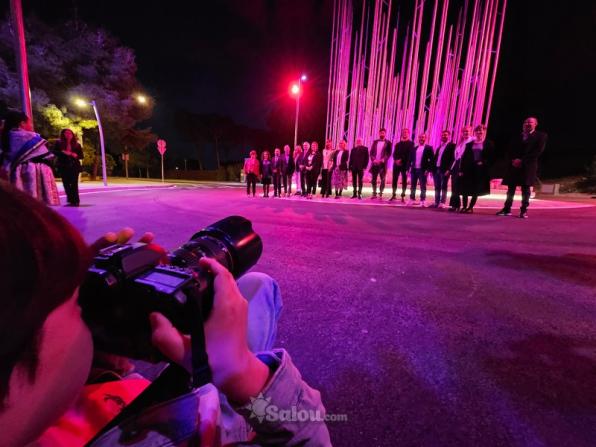 Autoridades ante la nueva fuente ornamental de Salou