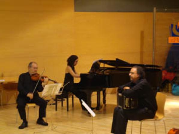 Continúa el Ciclo de Otoño con el Coro de Cámara Femenino Scherzo y el trío Eidler-Zanni - Aizemberg