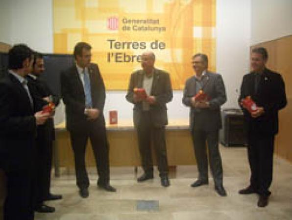 El delegat del Govern a les Terres de l'Ebre  amb els guardonats amb 1 estrella Michelin