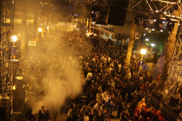 More than 30,000 people in 2011 Coso Blanco in Salou 1