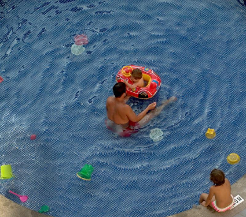 Piscina para ni&ntilde;os en los apartamentos Les D&agrave;lies de Salou
