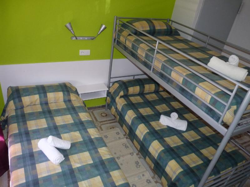 Hostal La Caba&ntilde;a, habitaci&oacute; triple