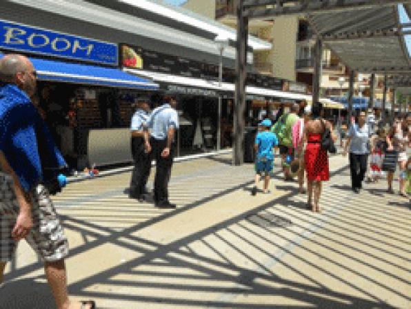 Mossos dEsquadra i Policia Local de Salou reforçaran la vigilància a la zona comercial i turística