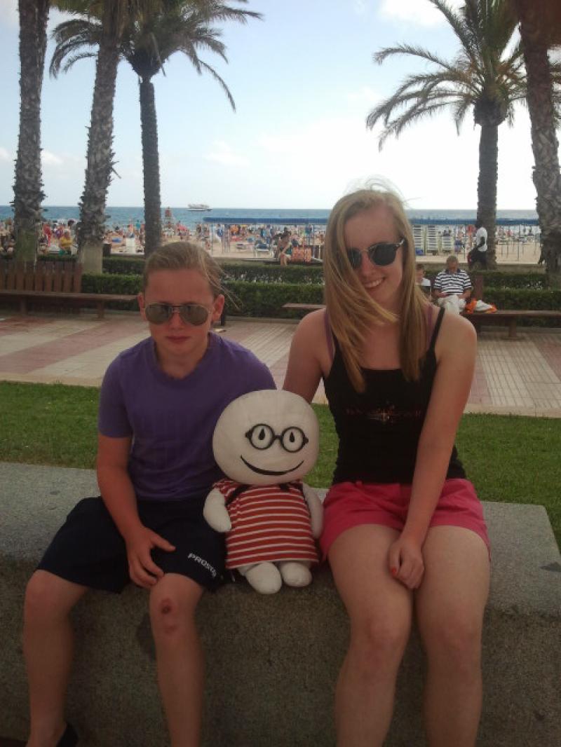 Stabri, el mu&ntilde;eco m&aacute;s famoso de la red, de vacaciones en Salou y en la Costa Dorada